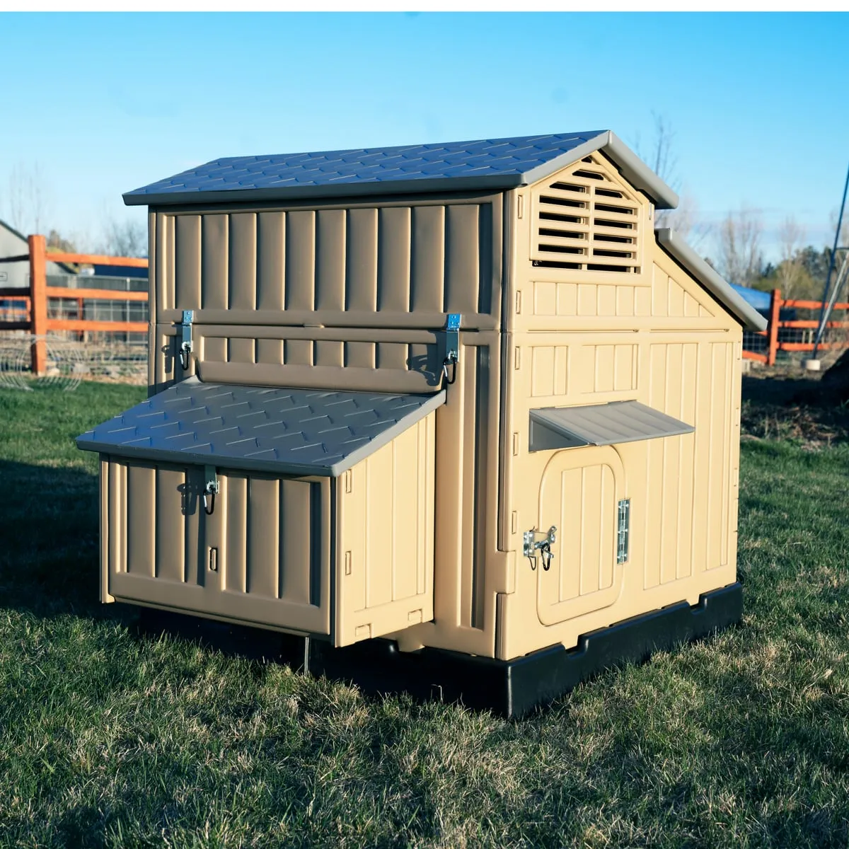 SnapLock Large Chicken Coop
